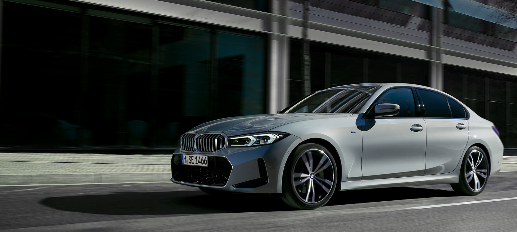 Disfruta el BMW Serie 3 Sedán, el auto híbrido con un diseño nuevo y deportivo.