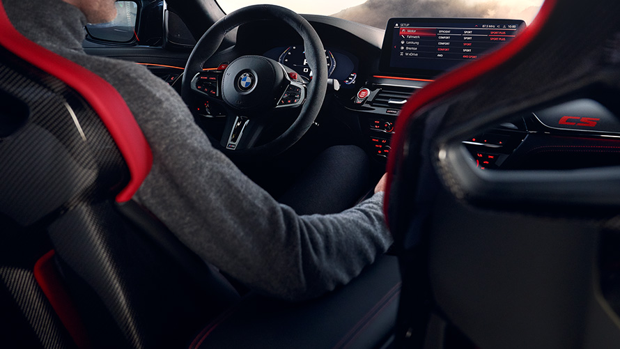 Interior del auto deportivo BMW M5